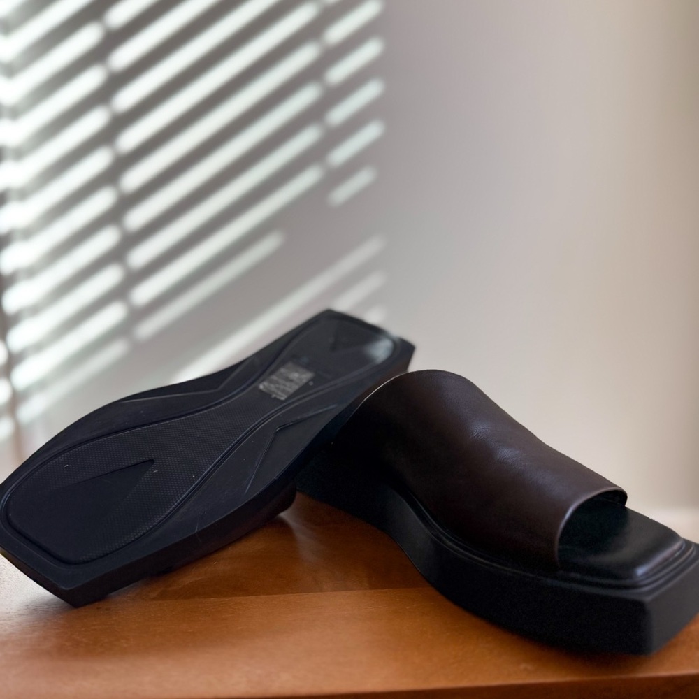 NWOT Vagabond Chunky Platform Slides - Picture 2 of 3